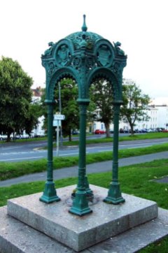 Creative Commons License, Steve Daniels. Source: https://geolocation.ws/v/E/2085927/victorian-drinking-fountain-in-clifton/en